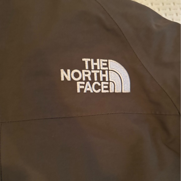 North face women’s new outerboroughs parka size medium - Picture 4 of 8